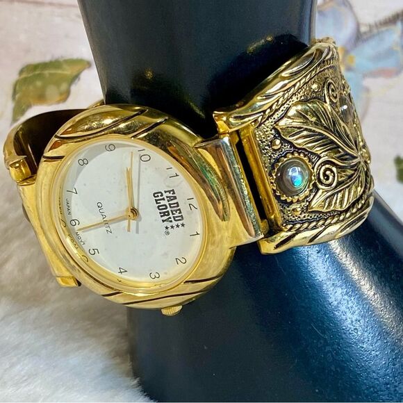 Faded Glory Vintage Gold Etched Watch White Dial Quartz Movement w Rhinestones - Picture 2 of 7